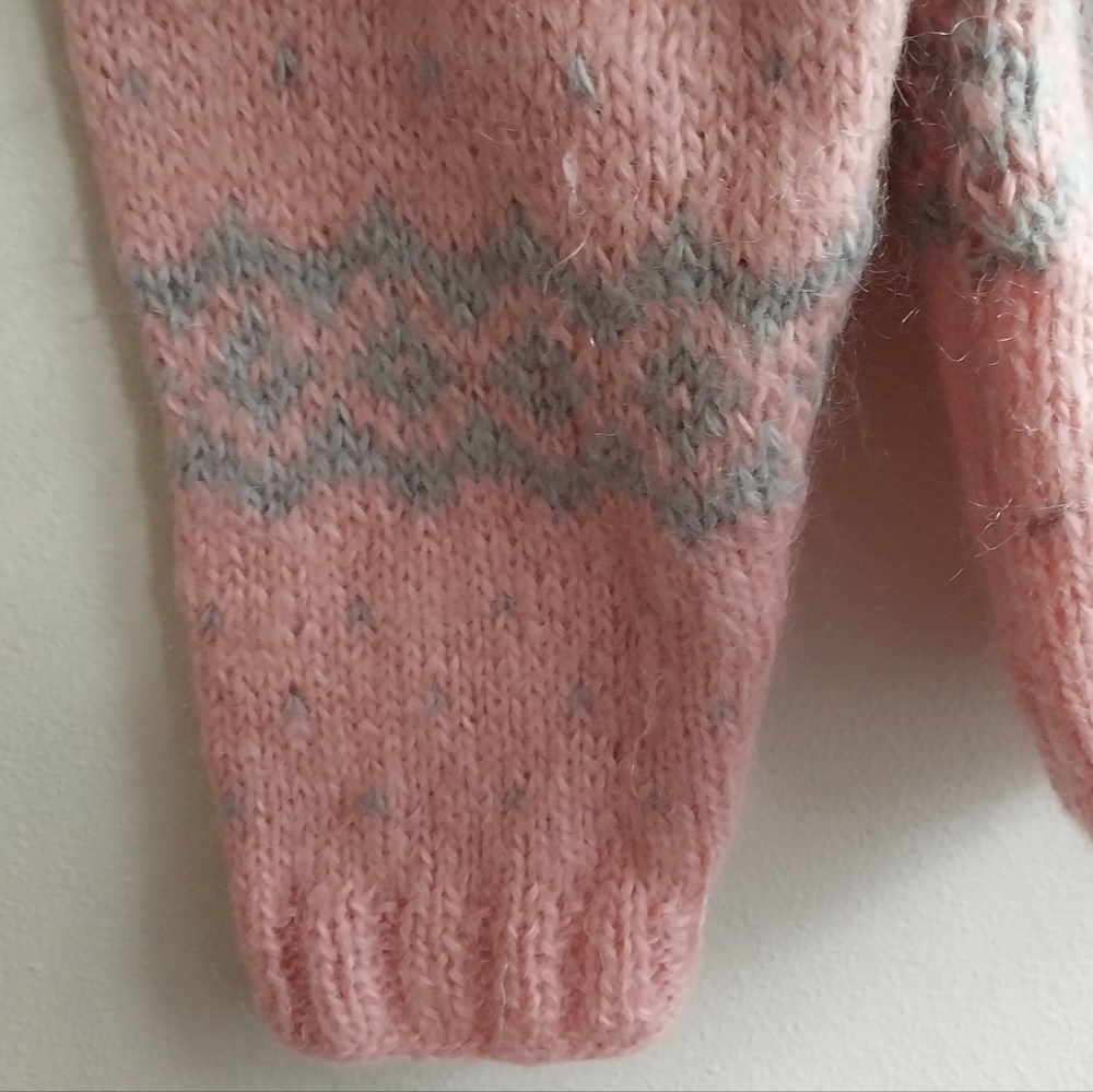 Vintage Hand Knit Lambswool Pink & Gray Fair Isle Boat Neck Long Sleeve Sweater - Picture 4 of 6
